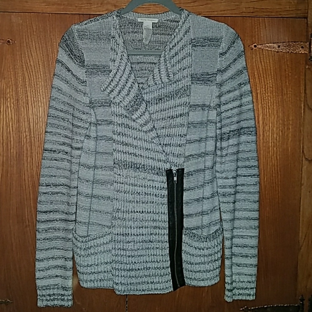 White + Warren gray and black sweater